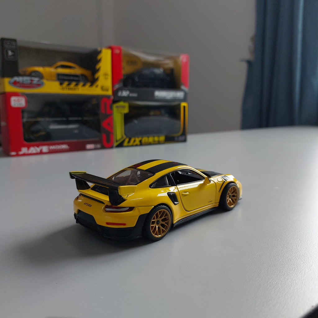 Porsche 911 GT2 RS MSZ Diecast (1:32)