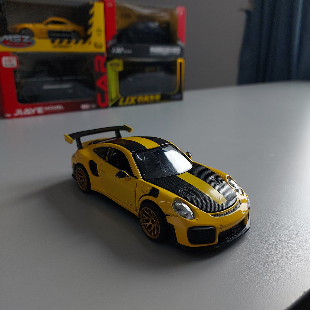 Porsche 911 GT2 RS MSZ Diecast (1:32)