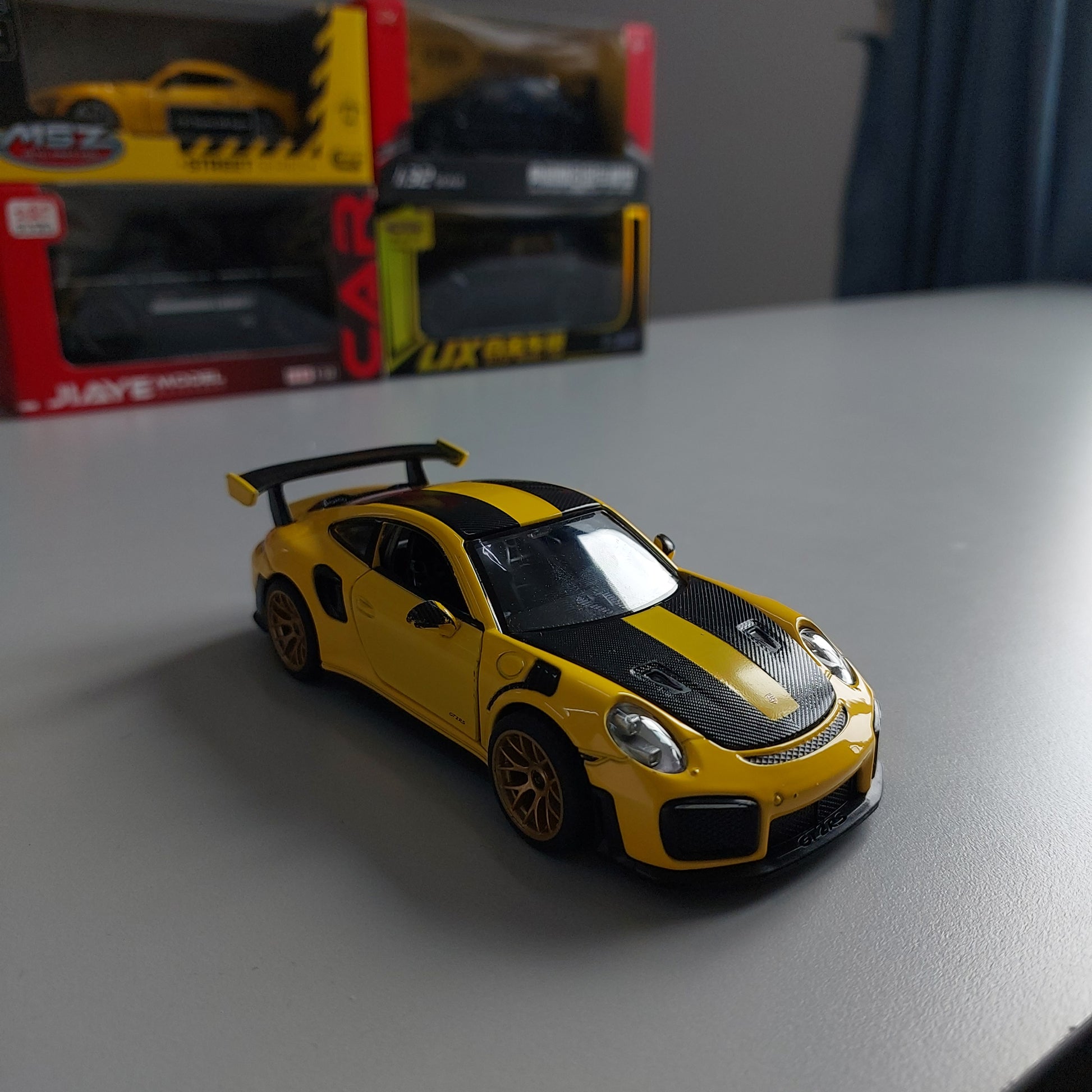 Porsche 911 GT2 RS MSZ Diecast (1:32)